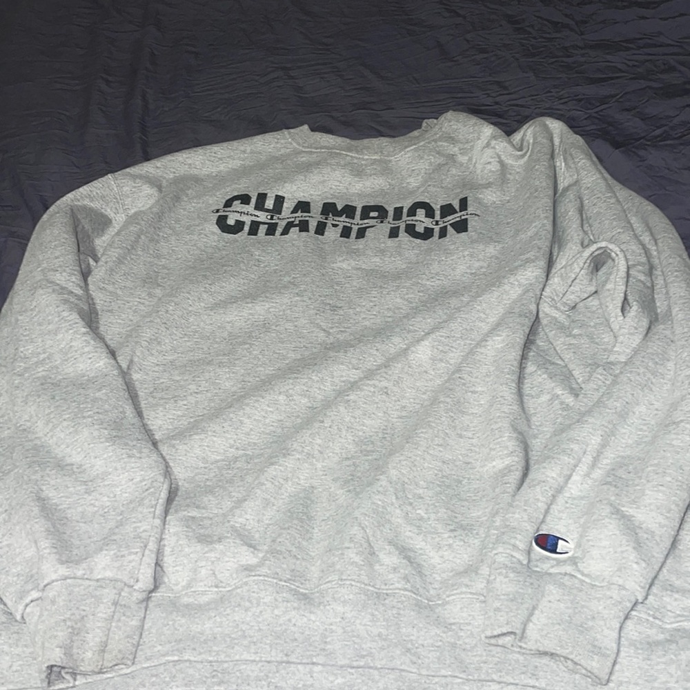 - champion crewneck sweatshirt